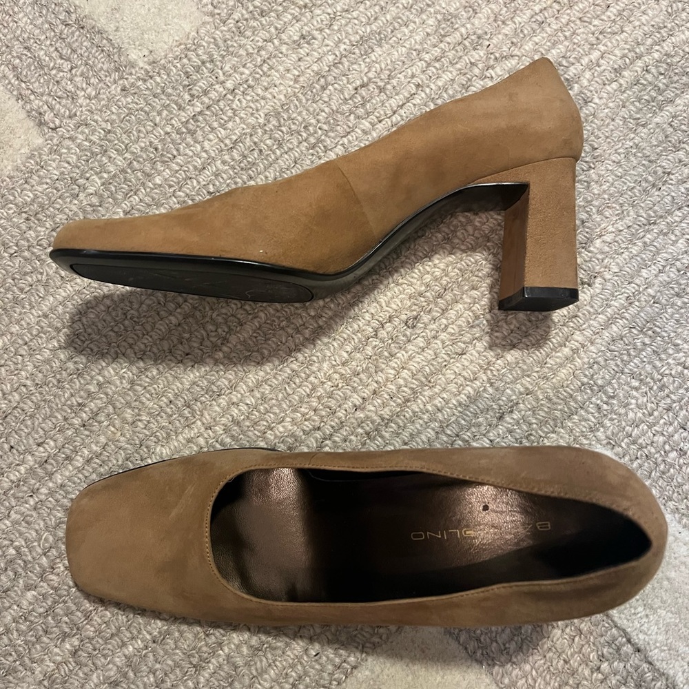 Bandolino Y2K Square toe suede heels 8.5
